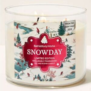 NWT Bath & Body Works Snowday Candle From The Vault 2013- Festive Red and White